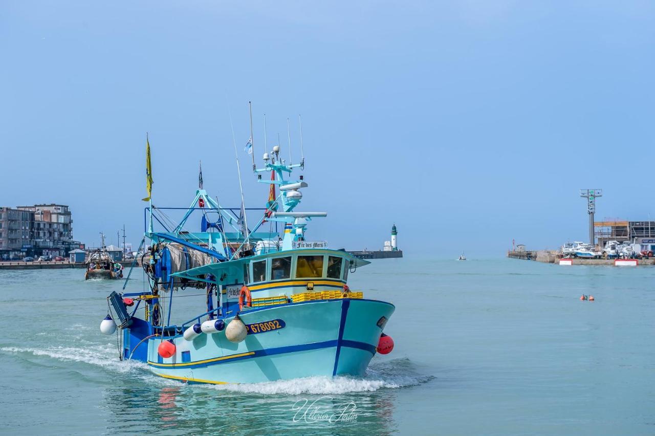 Idealement Situe "Le Studio" Les Locations Isahora Sont Aussi A 2 Pas Du Chateau D'Eu, Des Falaises Du Treport, De Mers Les Bains Et Aux Portes De La Baie De Somme Eu (Seine-Maritime) Ngoại thất bức ảnh