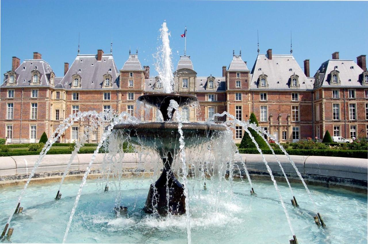 Idealement Situe "Le Studio" Les Locations Isahora Sont Aussi A 2 Pas Du Chateau D'Eu, Des Falaises Du Treport, De Mers Les Bains Et Aux Portes De La Baie De Somme Eu (Seine-Maritime) Ngoại thất bức ảnh