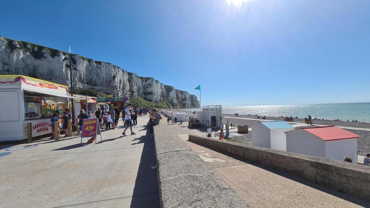 Idealement Situe "Le Studio" Les Locations Isahora Sont Aussi A 2 Pas Du Chateau D'Eu, Des Falaises Du Treport, De Mers Les Bains Et Aux Portes De La Baie De Somme Eu (Seine-Maritime) Ngoại thất bức ảnh