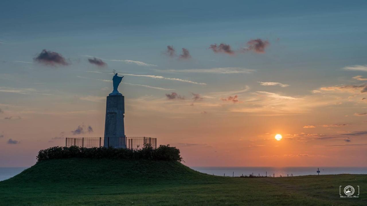 Idealement Situe "Le Studio" Les Locations Isahora Sont Aussi A 2 Pas Du Chateau D'Eu, Des Falaises Du Treport, De Mers Les Bains Et Aux Portes De La Baie De Somme Eu (Seine-Maritime) Ngoại thất bức ảnh