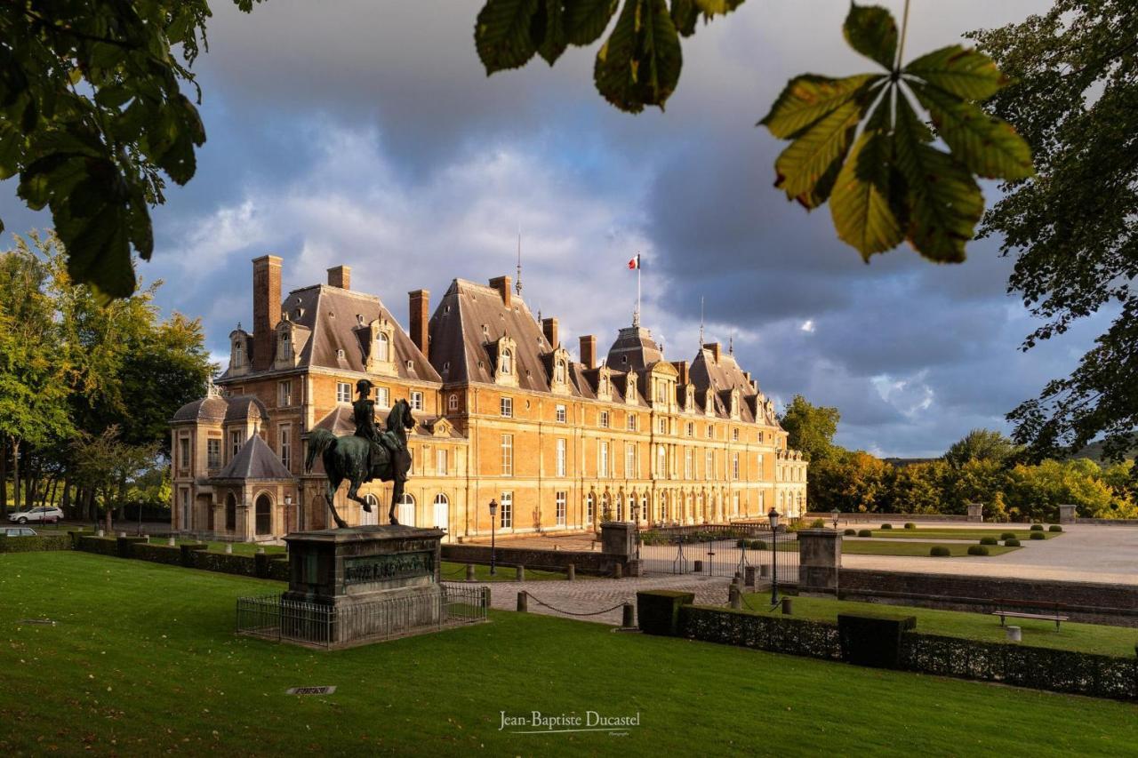 Idealement Situe "Le Studio" Les Locations Isahora Sont Aussi A 2 Pas Du Chateau D'Eu, Des Falaises Du Treport, De Mers Les Bains Et Aux Portes De La Baie De Somme Eu (Seine-Maritime) Ngoại thất bức ảnh